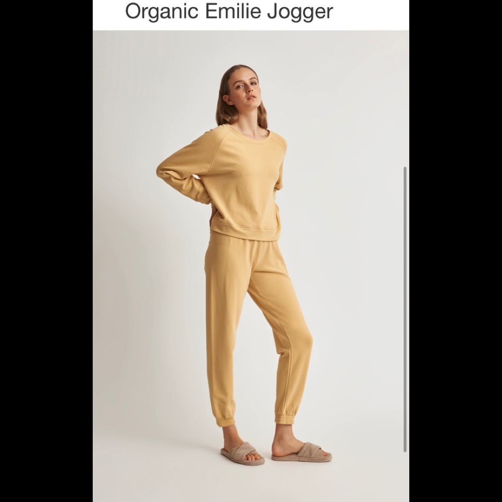 skin organic lounge set